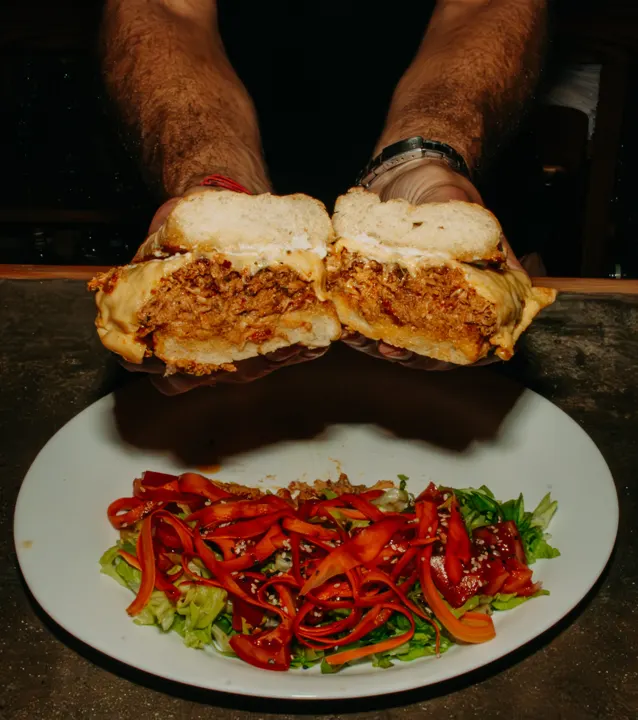 Sándwich especial con ensalada